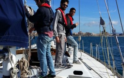 Un grupo de jóvenes del programa PICE se forma en el mundo de la náutica con  Joves Navegants